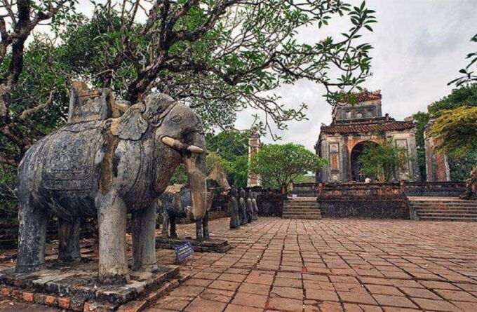 Hue City Motorbike Tour to Countryside, Pagoda & Royal Tombs - Booking Information