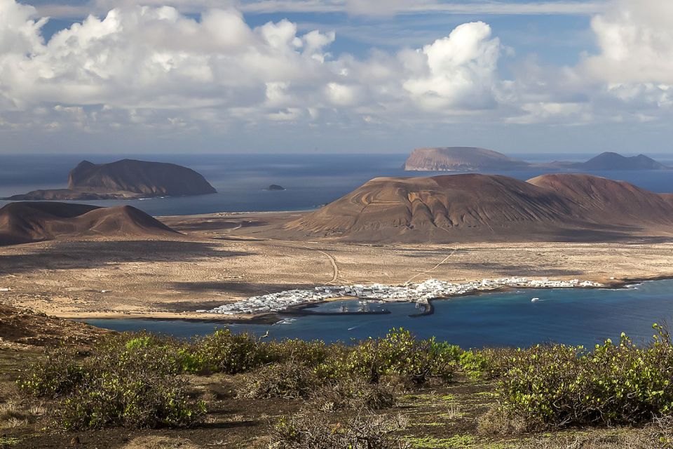 Lanzarote: Roundtrip Ferry Ticket to La Graciosa With Wi-Fi - Additional Amenities