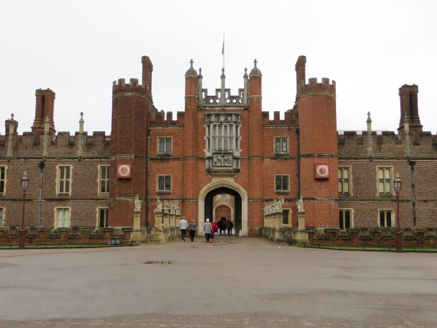 Layover Private Tour of Hampton Court Palace Fast Track Pass - Exploration and Return Journey