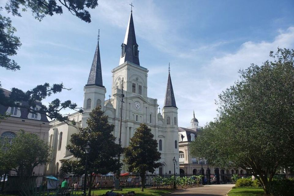 Louisiana Creoles: Visit to the French Quarter - Inclusions