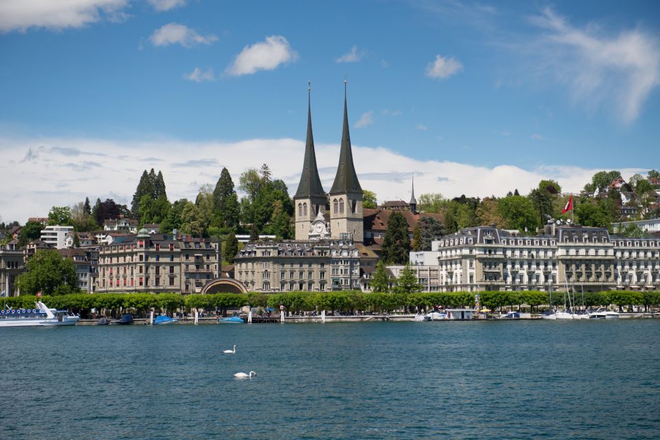 Lucerne: City Exploration Game and Tour - Directions