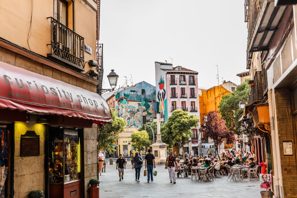 Madrid: Book a Local Friend - Recommendations and Tips