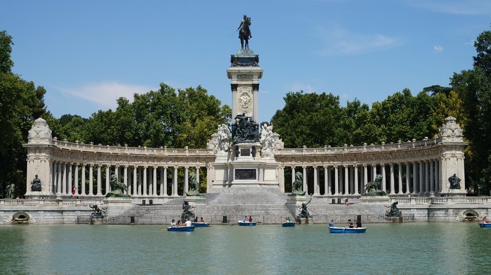 Madrid: Retiro Park Guided Tour and Tapas Tasting - Pricing and Booking Information