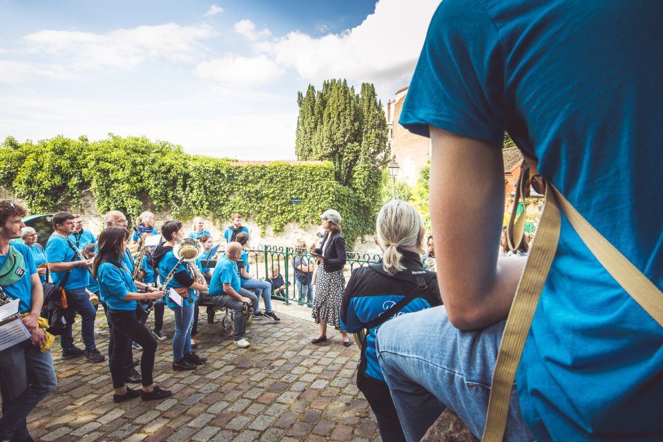 Montmartre in Songs: Tour With a Professional Singer - Meeting Point and Important Information