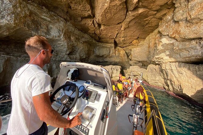 Motorboat Ride Through the Bay of Palma  - Mallorca - Common questions