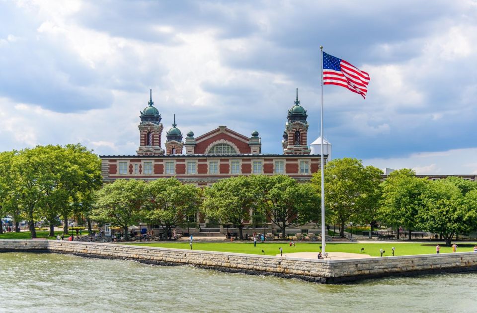 NYC to The Statue of Liberty Guided Tour by Ferry Cruise - Common questions