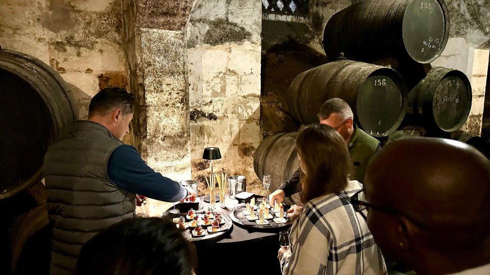 Palma: Distillery Tour With 6 Spirits and Tapas Tasting - Distillery Visit