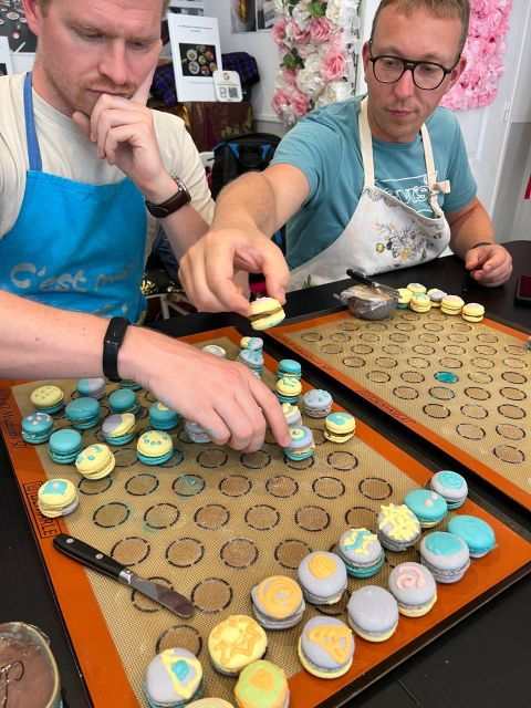 Paris: Montmartre Macaron Baking Workshop - Raspberry Ganache Art