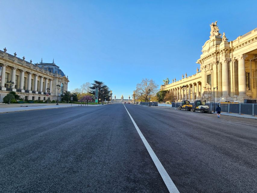 Paris: Paris Without People Guided Bike Tour at Sunrise - Location & Meeting Point