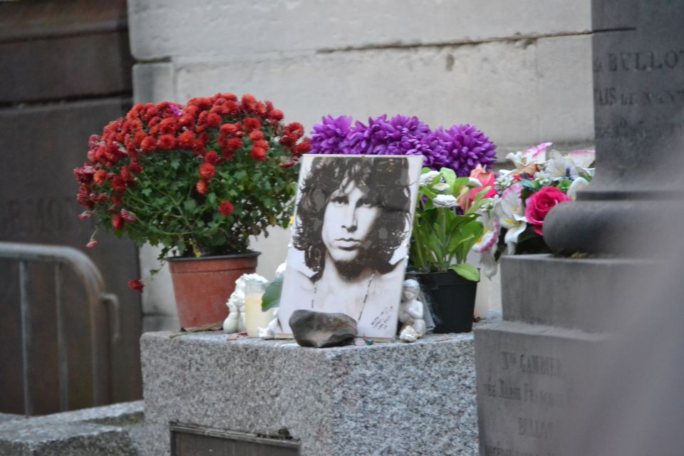 Paris: Pere Lachaise Cemetery Guided Tour in French - Booking Information