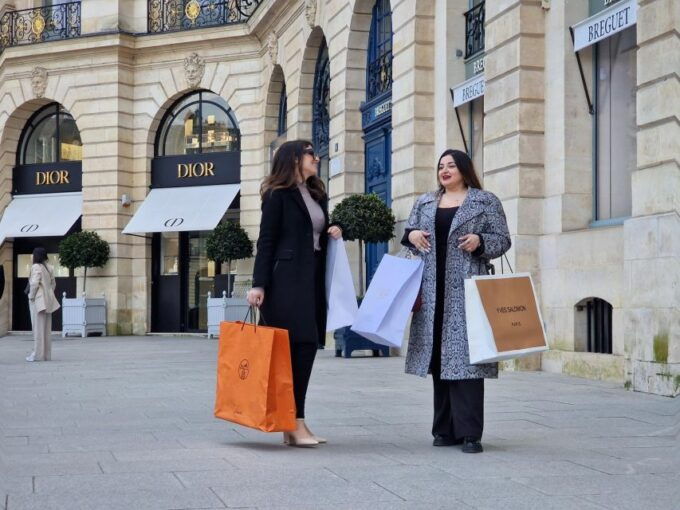 Paris: Personal Shopper Experience With Fashion Expert - Available Languages