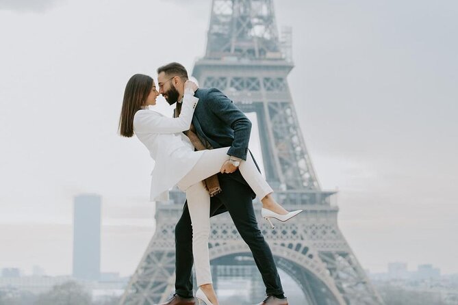 Paris Photoshoot by Professional Photographer With CDG Transfers - Pricing Options and Guarantees