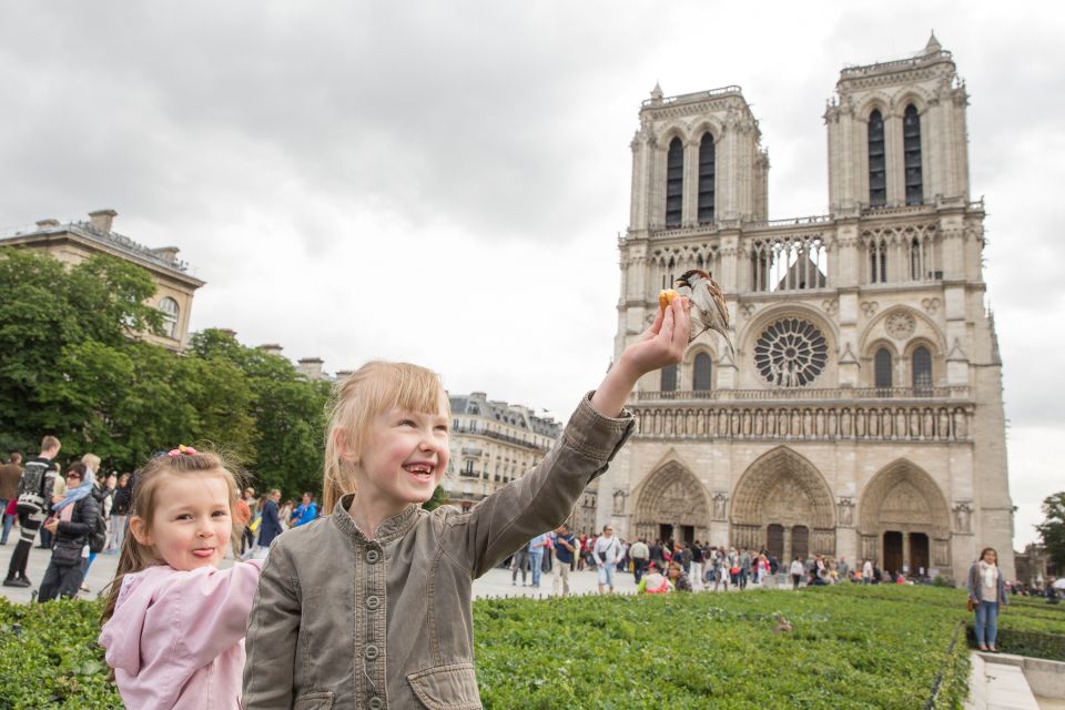 Paris: Private Museum and Highlights Tour for Families - Review Summary