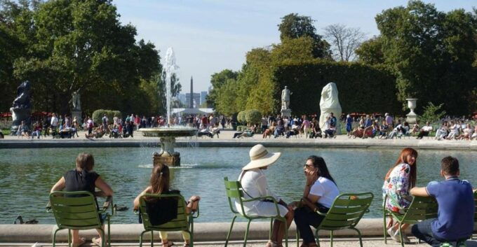 Paris: Walking Tour for Kids and Families - Tour Description