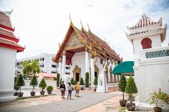Private Bangkok Walking Tour: Unseen Along Chao Phraya River - Common questions