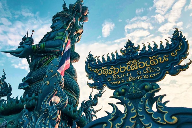 Private Chiang Rai Day Trip Visit White Temple, Blue Temple,Black House - Common questions