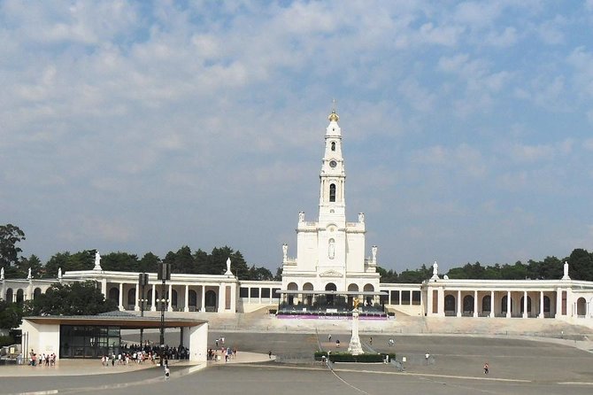 Private Full Day Tour To Fatima, Batalha, Nazaré and Óbidos - Small-Group Setting Benefits