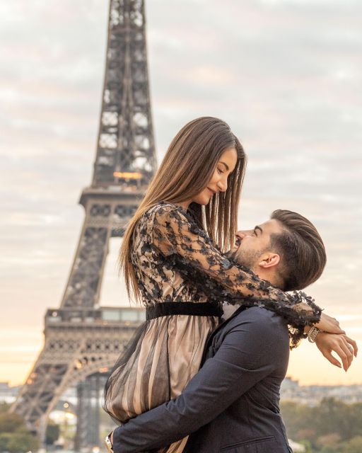 Private Guided Professional Photoshoot by the Eiffel Tower - Capturing Memorable Moments