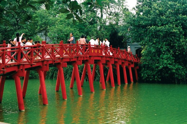 Private Hanoi City Tour: HoChiMinh Mausoleum & Water Puppet