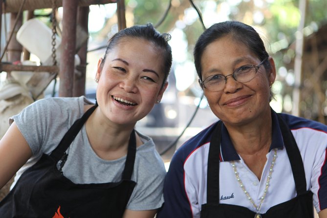 Private Market Tour and Northern Thai Cooking Lesson With a Local - Common questions