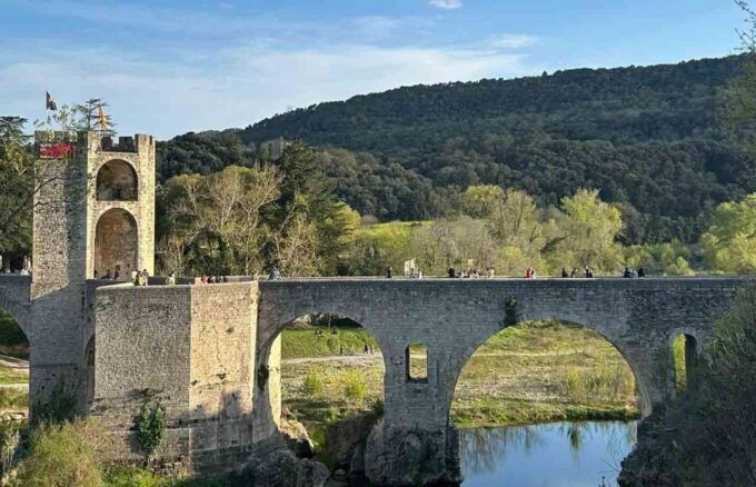 Private Tour From Barcelona to Gerona and Besalú - Tour Experience