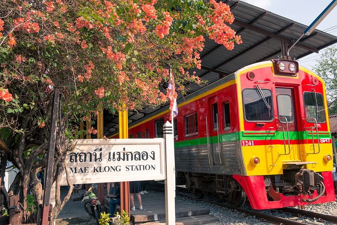 Private Tour: Maeklong Railway Market and Damnoen Saduak Floating Market - Booking Details