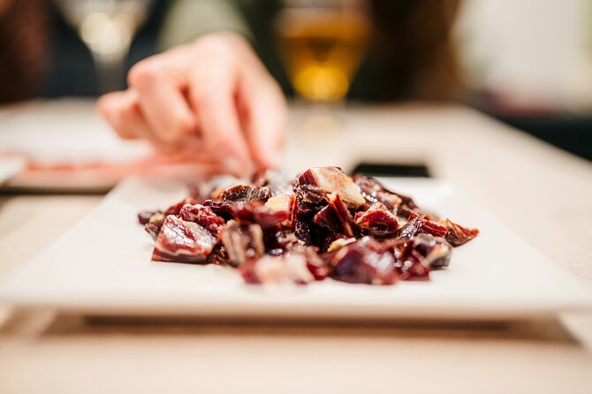 Sagrada Familia Jamón Iberico Masterclass With Wine Tasting - Venue Atmosphere Description