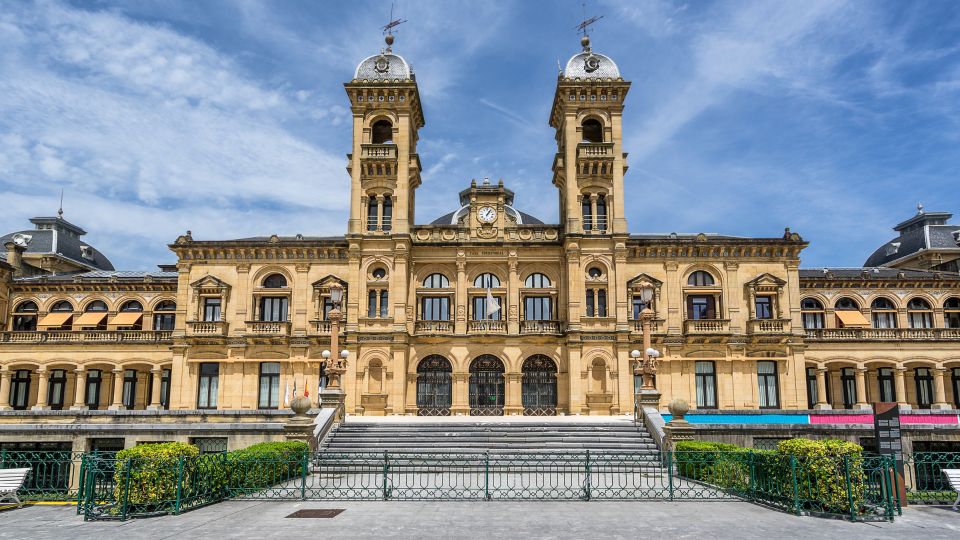 San Sebastian: Highlights Self Guided Scavenger Hunt & Tour - Inclusions and Important Information