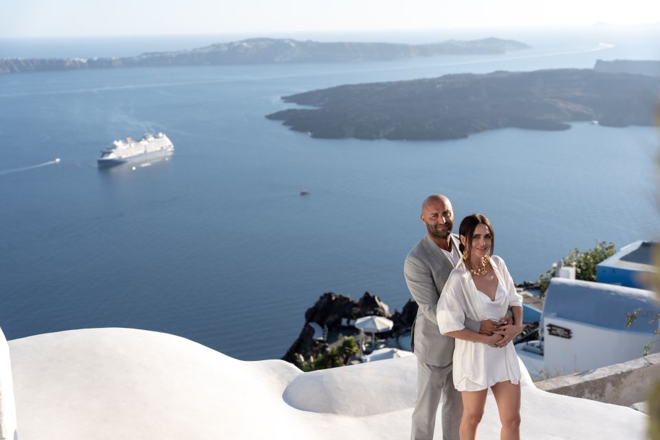 Santorini Private Professional Photo Session - Inclusions: Photos & Online Gallery