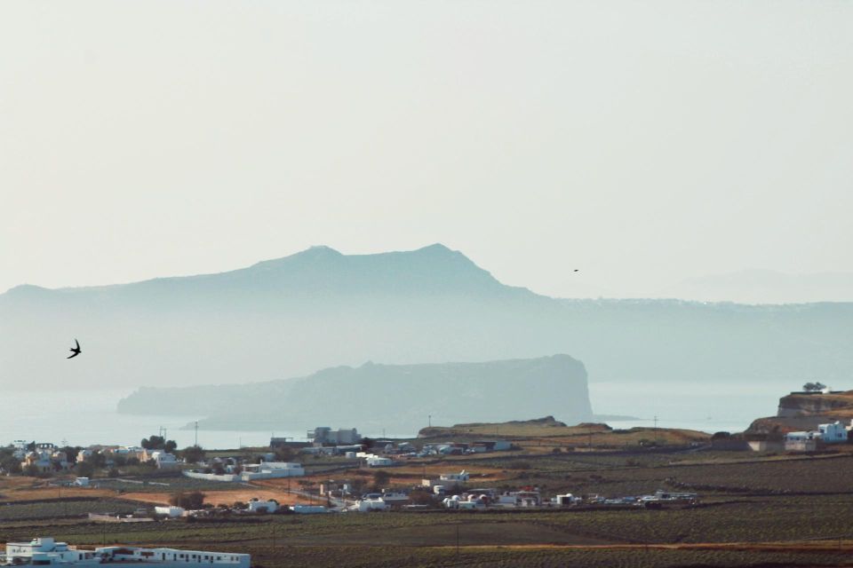 Santorinis Story: Insta and TikTok Experiences - Capturing Santorinis Beauty on Camera