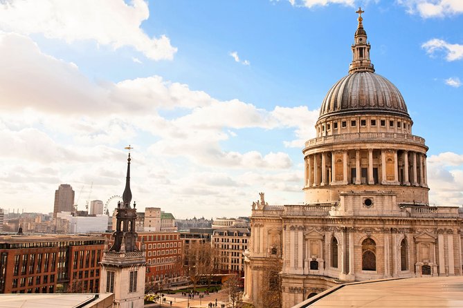 Sights and Sounds of London on Christmas Day With Sung Eucharist - Festive Atmosphere Highlights