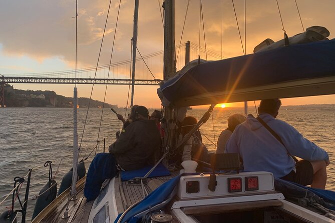 Small Group Sailboat Sunset Tour in Lisbon With a Drink - Customer Feedback and Reviews