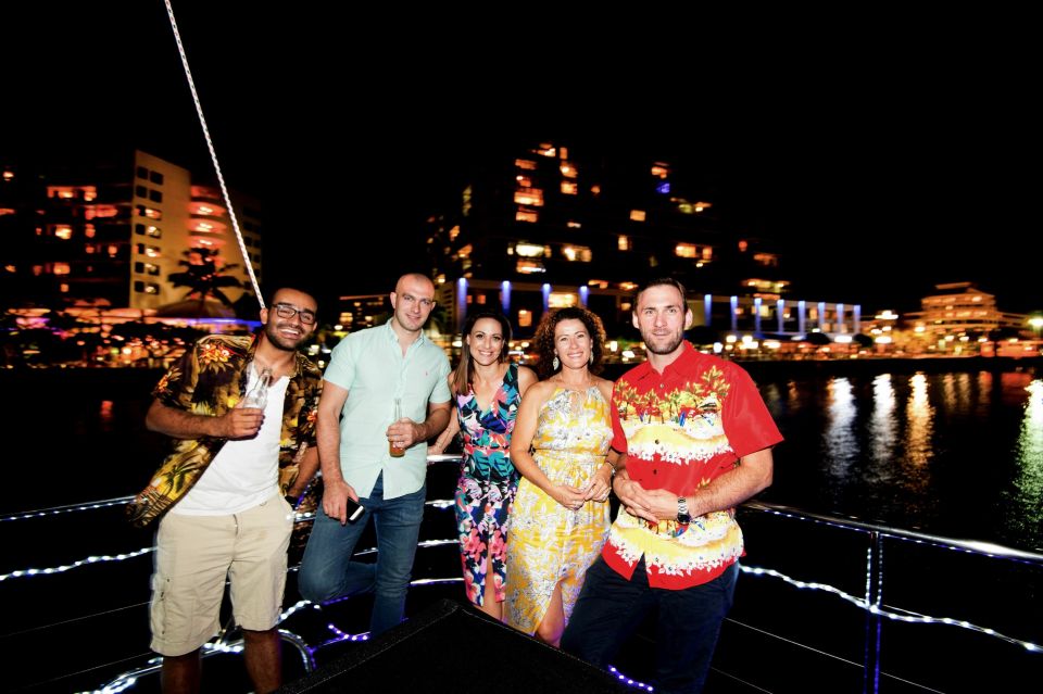 Spirit of Cairns: Waterfront Dining Experience - Host and Language