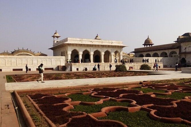 Taj Mahal and Agra Fort Same Day Tour From New Delhi - Souvenir Shopping