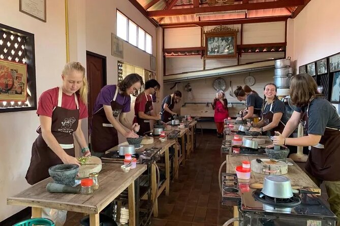 Thai Food Culture and Cooking Techniques From Our Garden in Chiang Mai - Sustainable Practices in Thai Cooking