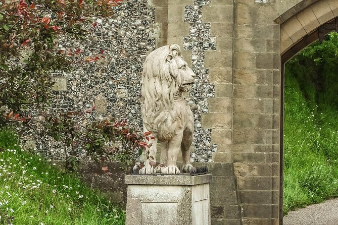 The Secrets of Windsor and Kensington Palace - Palace Insights: Beyond the Surface