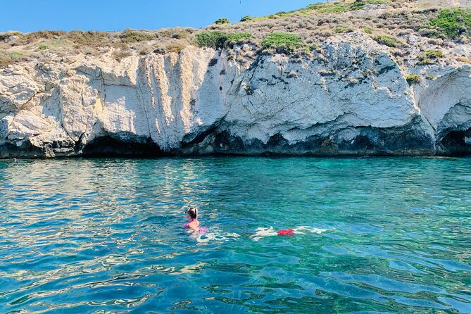 Tour Discover the Colors of the Emerald Sea in Cagliari - Common questions