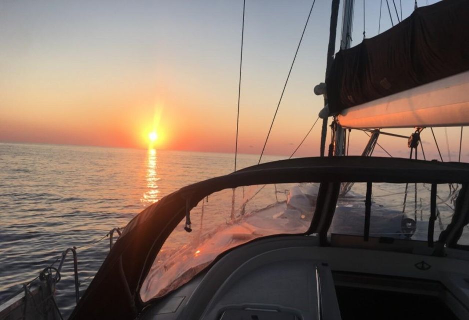 Valencia: Sunset Trip in a Sailboat With Drinks Included - Experience Highlights