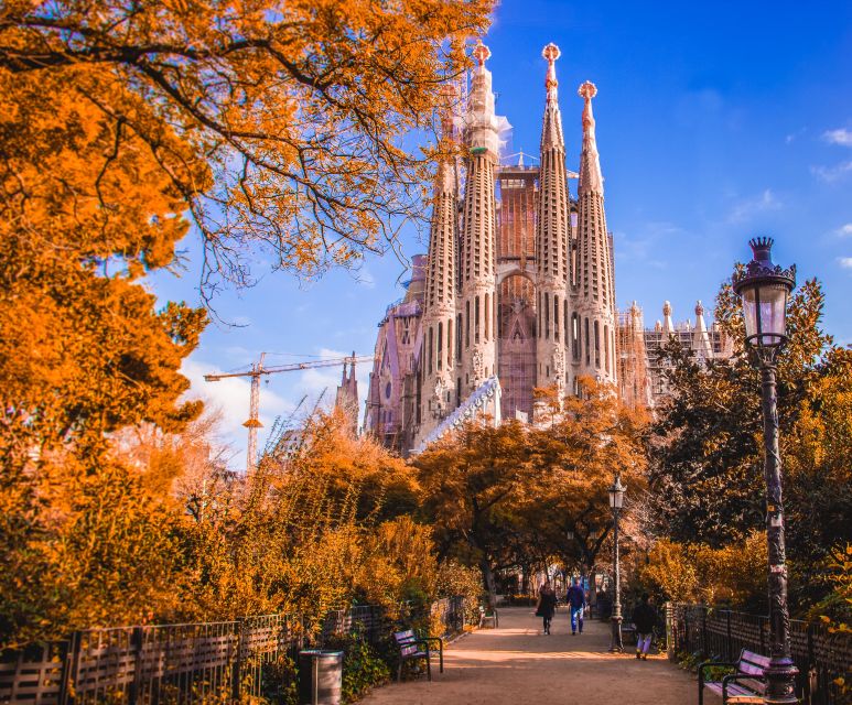 Walking Tour Around Sagrada Familia Basilica For USA Tourist - Last Words
