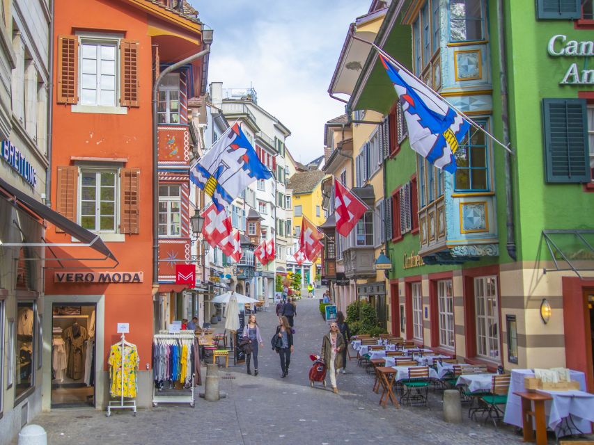 Zurich: Insta-Perfect Walk With a Local - Small Group Experience