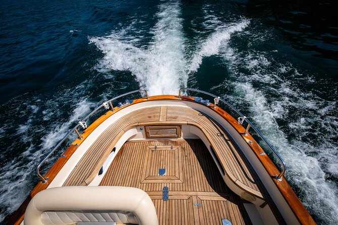 1H Private Cruise on a Beautiful Wooden Speedboat on Lake Como - Indulge in Onboard Refreshments