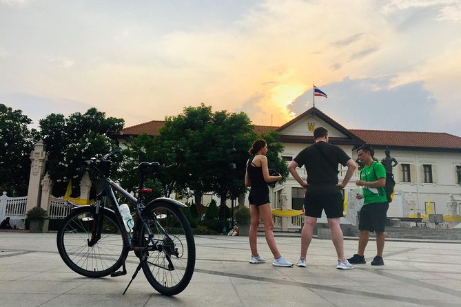 4-Hour Evening Bike Tour of Old City Chiang Mai - Booking Information