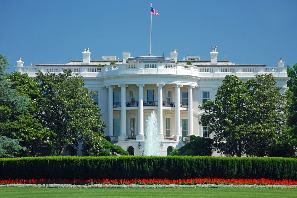 A Self-Guided Tour of Washington DC's Monumental Marvels - White House Visitor Center and Memorials