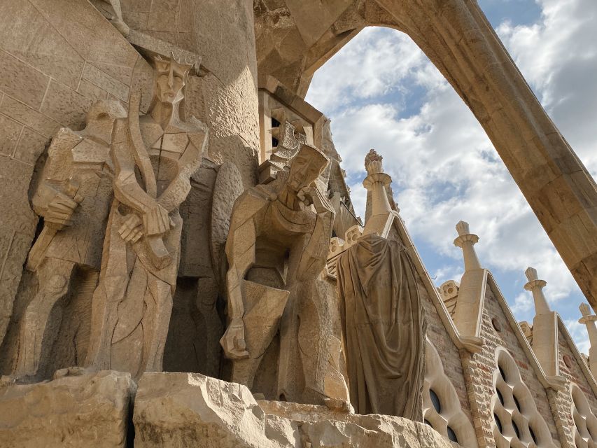 Barcelona: Gothic Quarter and Sagrada Familia Private Tour - Additional Information and Recommendations