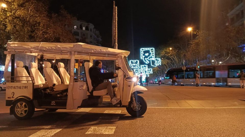 Barcelona: Private Christmas Lights Tour by Eco Tuk Tuk - Private Tour With Bilingual Guide