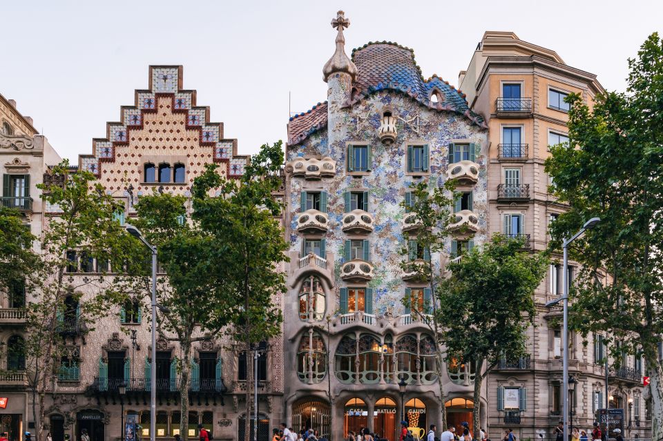 Barcelona: Sagrada Familia & City Sights Bike or E-Bike Tour - Customer Reviews and Ratings