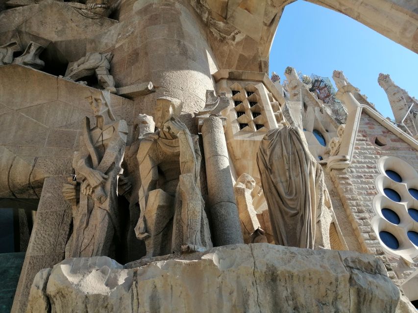 Barcelona: Sagrada Família Outdoor Walking Tour - Common questions