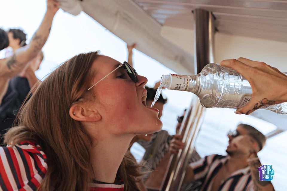 Benalmadena: Boat Party With a Drink - Common questions