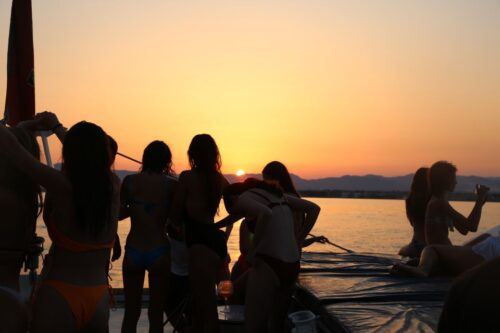 Cambrils: Sunset Catamaran Cruise With Drinks - Additional Inclusions