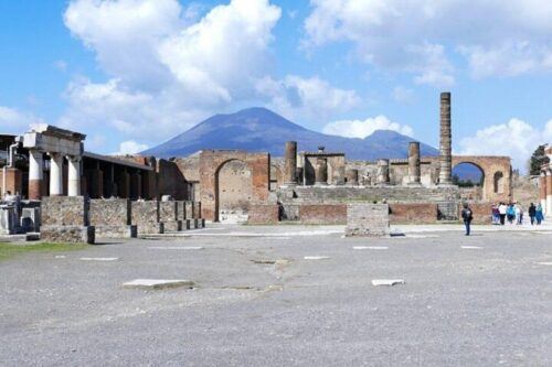 Cultural Day in Pompeii and the National Museum(For V.I.P.) - Common questions